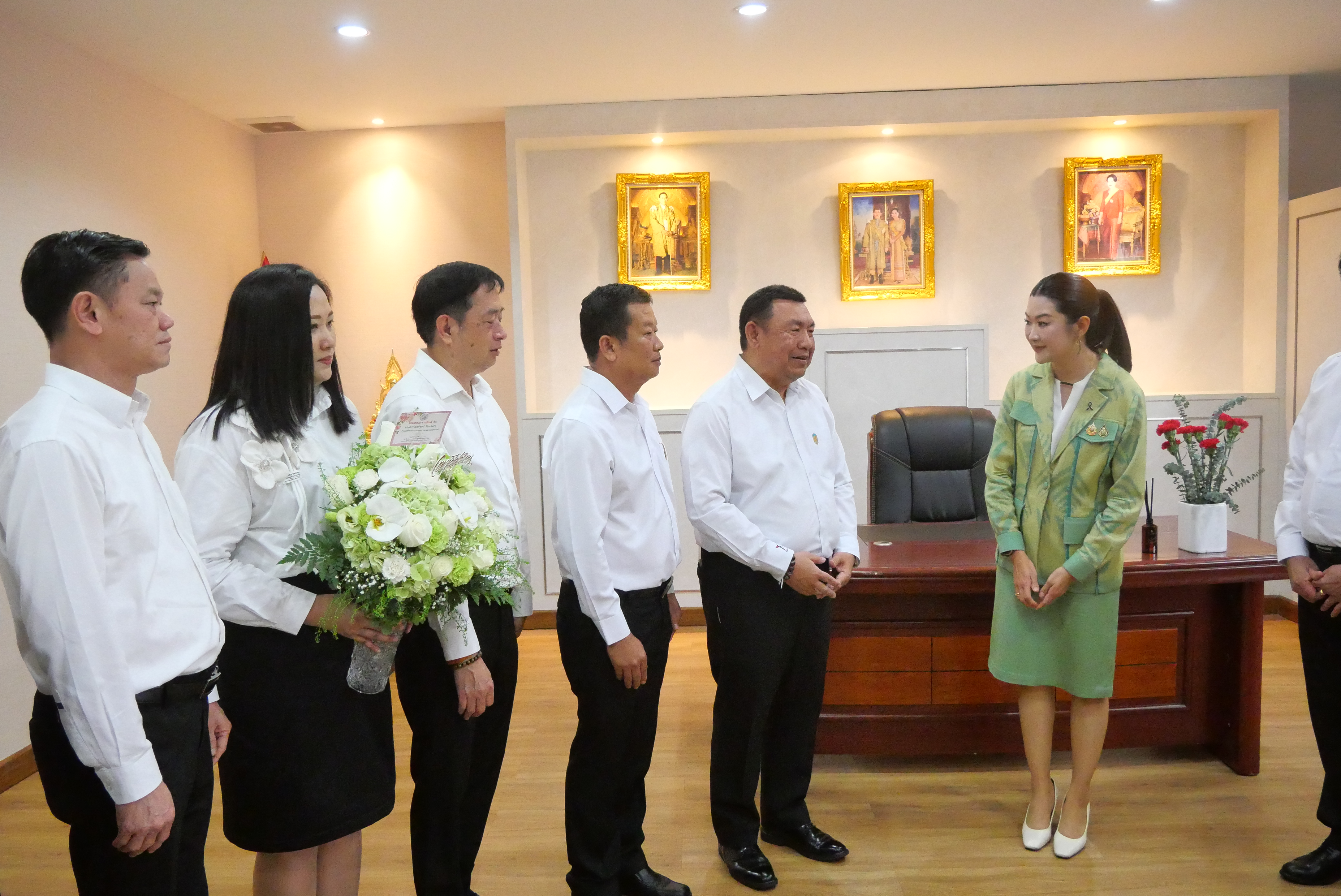 title - คณะผู้บริหาร ส.ป.ก. ร่วมแสดงความยินดีในโอกาสเข้ารับตำแหน่งของรัฐมนตรีว่าการกระทรวงเกษตรและสหกรณ์ และรัฐมนตรีช่วยว่าการกระทรวงเกษตรและสหกรณ์ 